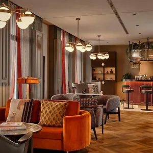 4* מלון Radisson Red Kudamm